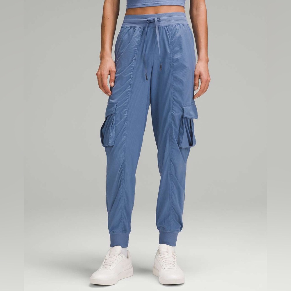 LULULEMON ATHLETICA NWOT Dance Studio Relaxed fit Mid Rise Cargo Jogger